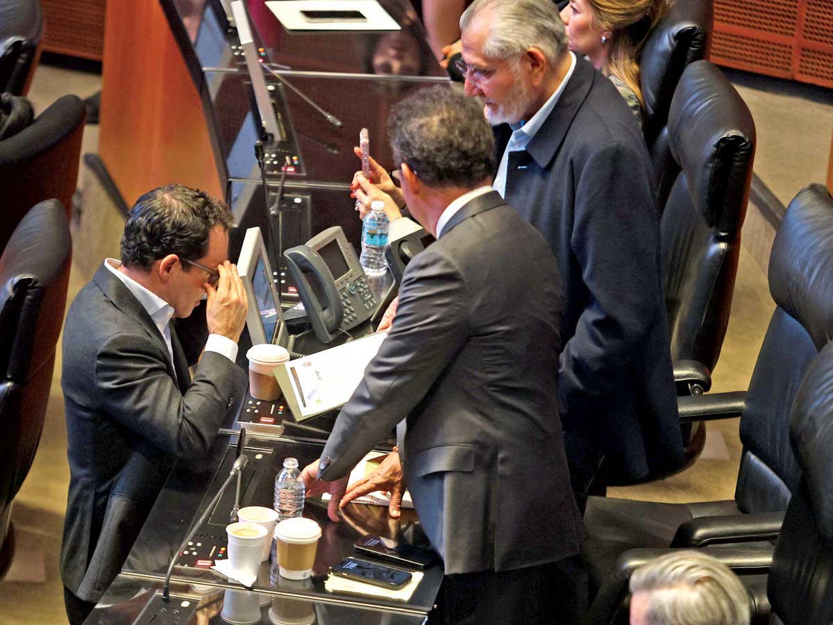 Gertz Manero deja la FGR; será embajador; presentó al Senado su renuncia