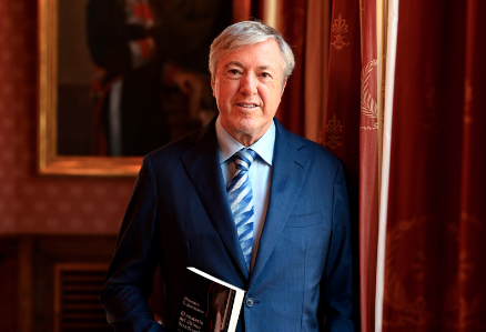 "La vuelta al pasado: El enigmático regreso de Alejandro Roemmers y el secreto detrás del último Stradivarius"