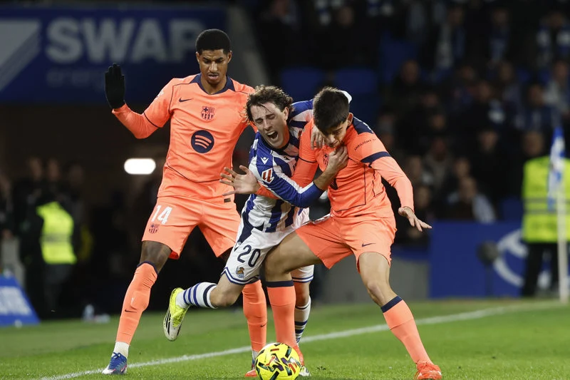 La Lideresa en Peligro: El Barcelona Sufre un Desastre en San Sebastián y Ve Mermada su Posición en Liga.