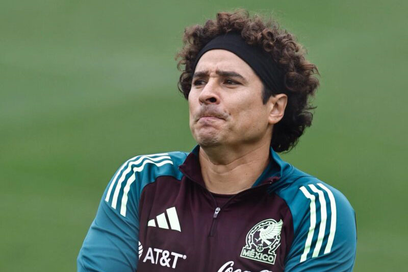 "El golpe del error: Memo Ochoa sufre un terrible batacazo en la Liga Cipriota"