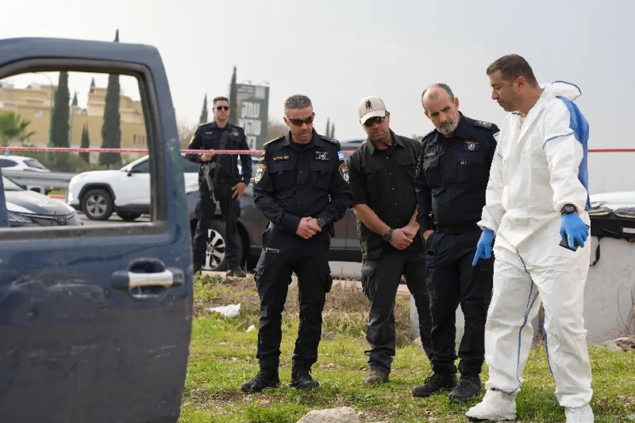 "Un día de violencia en la región: Ataque mortal deja a dos personas heridas en Israel"
