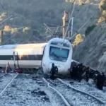 Desastre ferroviario en España: Mueren al menos 39 personas en shockante colisión entre dos trenes.