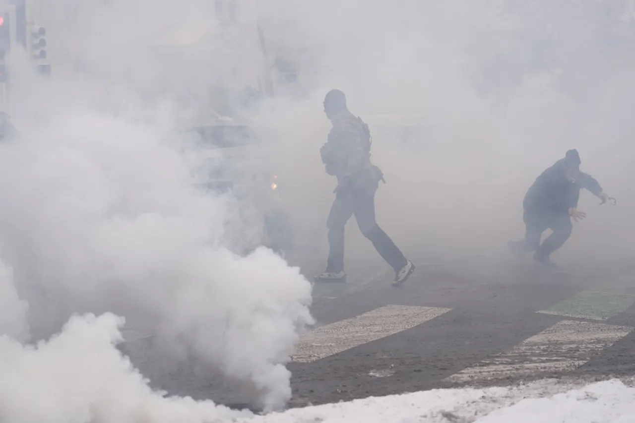 Desafíos a la Legalidad: Agentes de Migración de EE.UU. Realizan Allanamientos en Frontera Sin Orden ni Autorización Jurídica