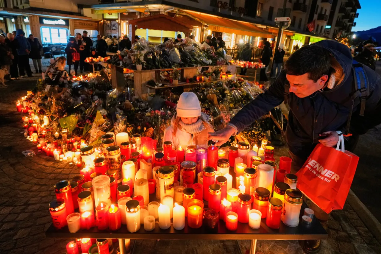 La tragedia de la noche: Suiza rinde homenaje a las 10 víctimas fatales del devastador incendio en un bar