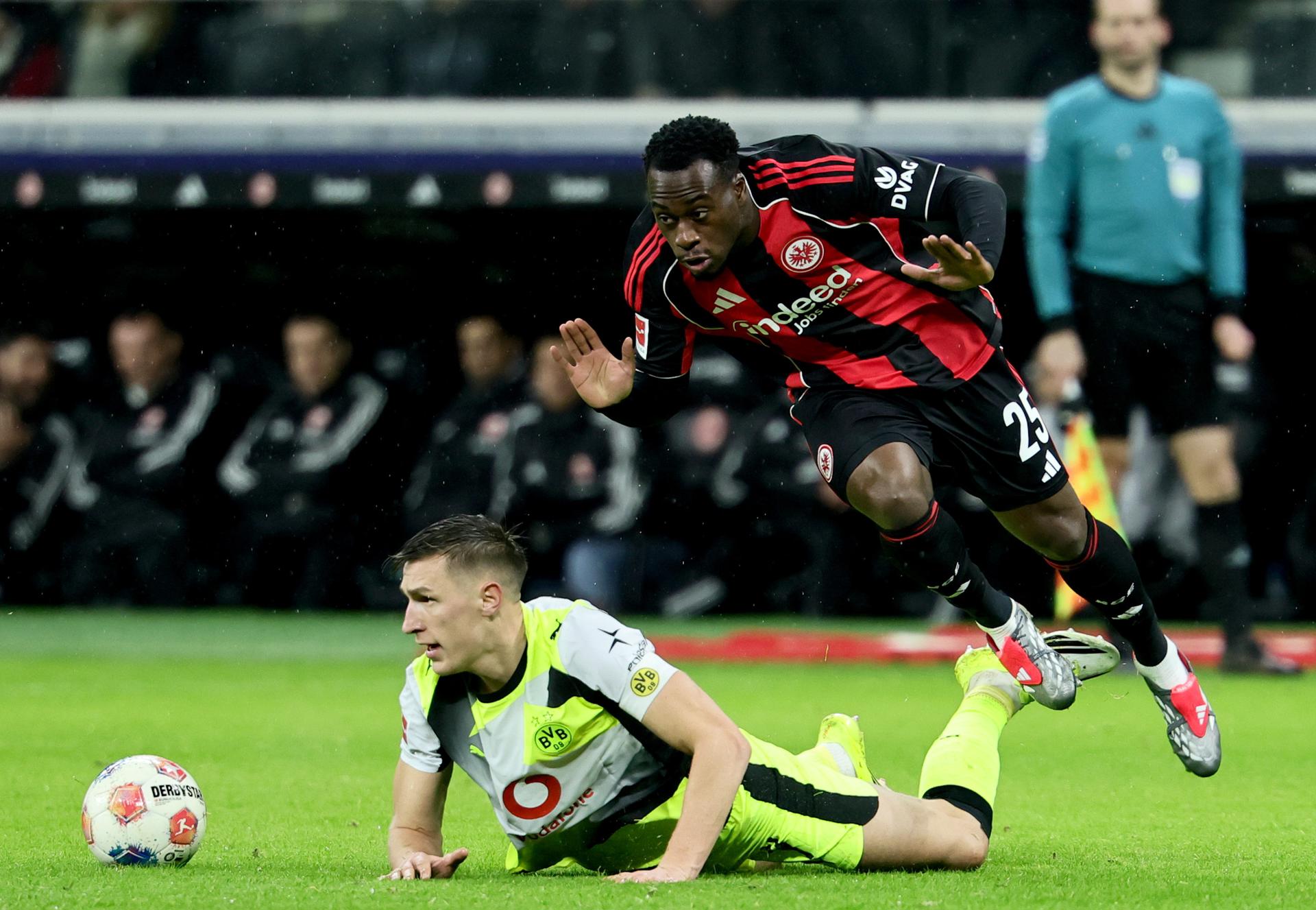 El dramático revés de los Borrachos Rojos: Chukwuemeka y el Dortmund anulan la victoria en un emocionante fin de partido al último minuto.