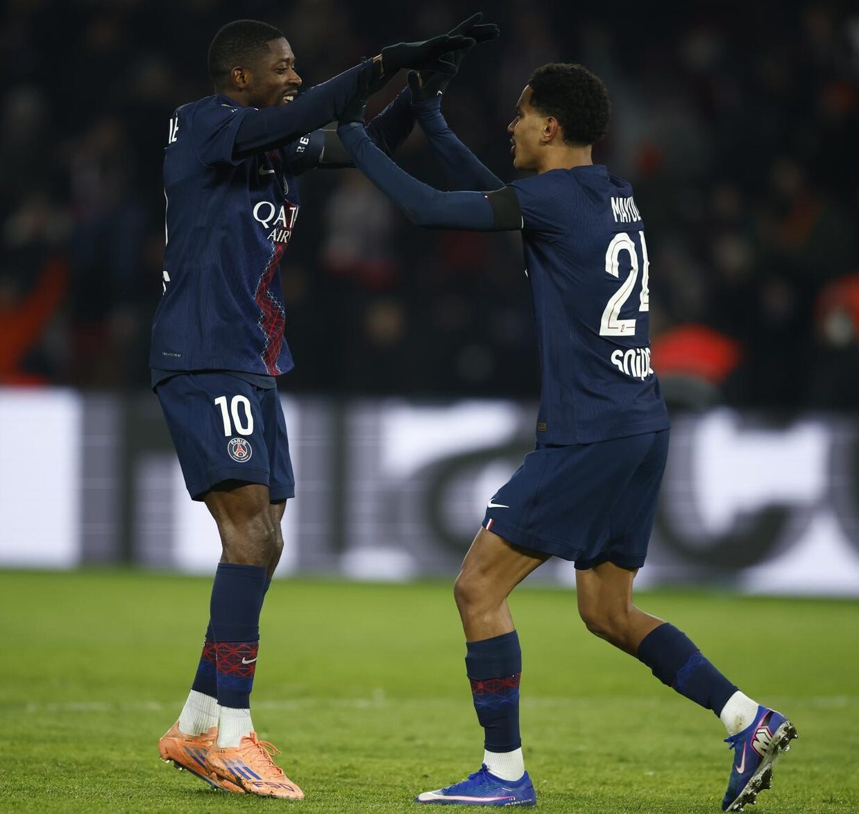 El artífice del golazo que decide el destino: Dembélé da vuelta a la situación y mantiene al PSG en la carrera por el título de la Ligue 1.